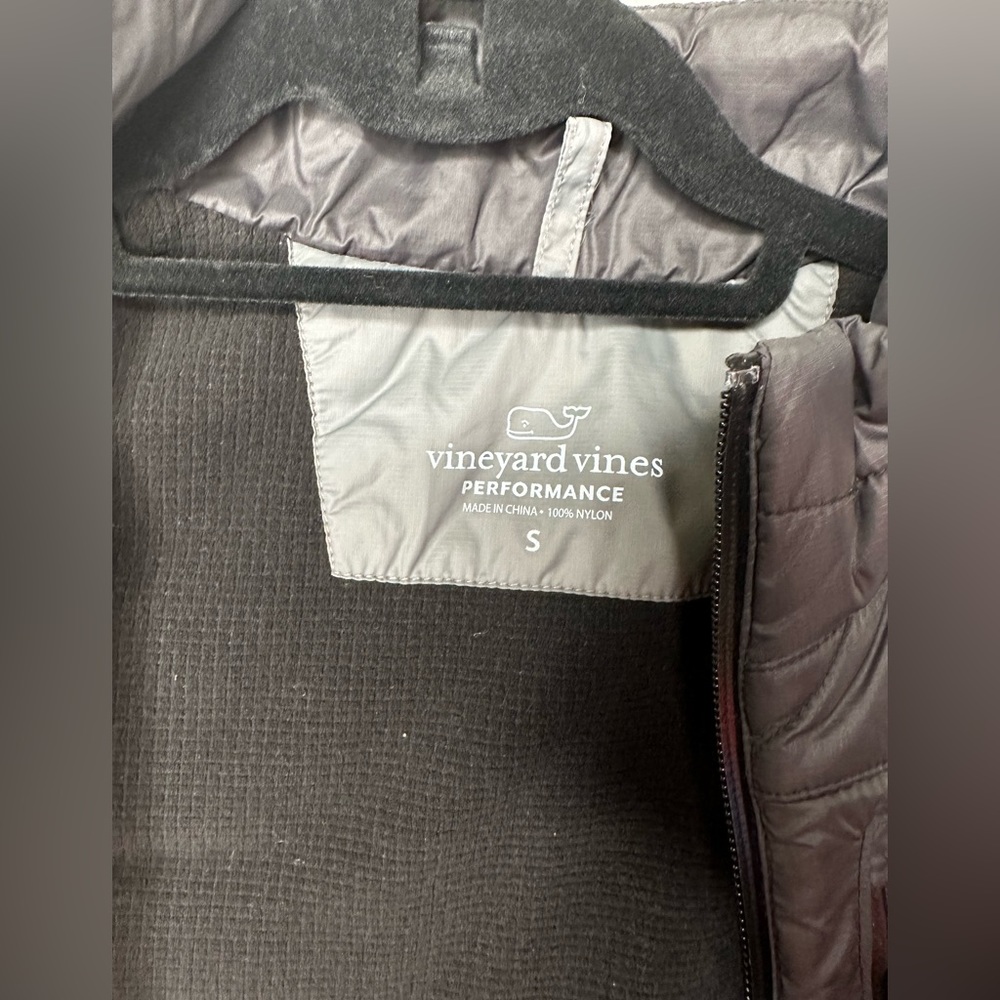 Vineyard Vines Men’s Performance Vest- Small - Picture 3 of 4